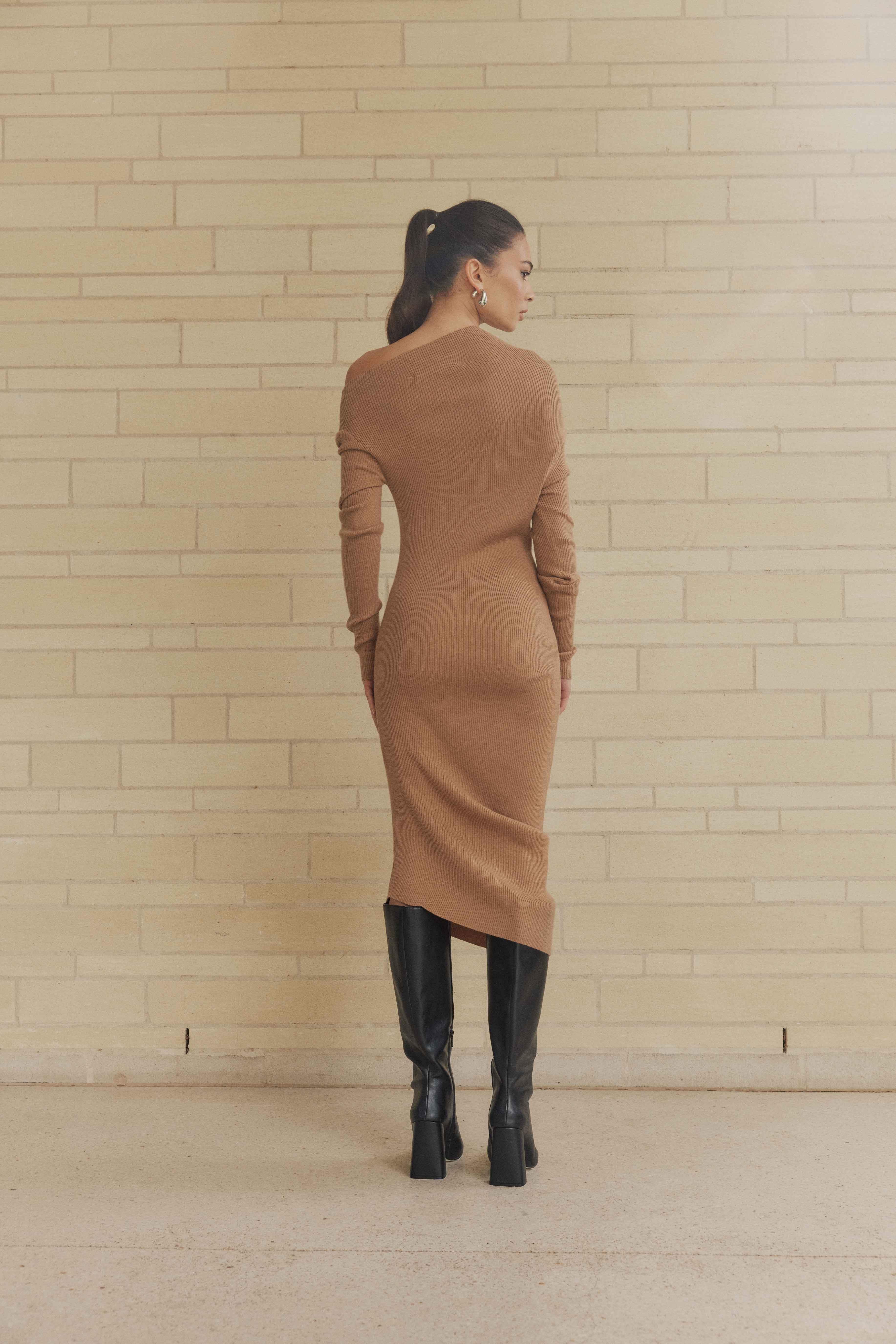 CURAAE Edin Knit Midi Dress In Brown - Image 3
