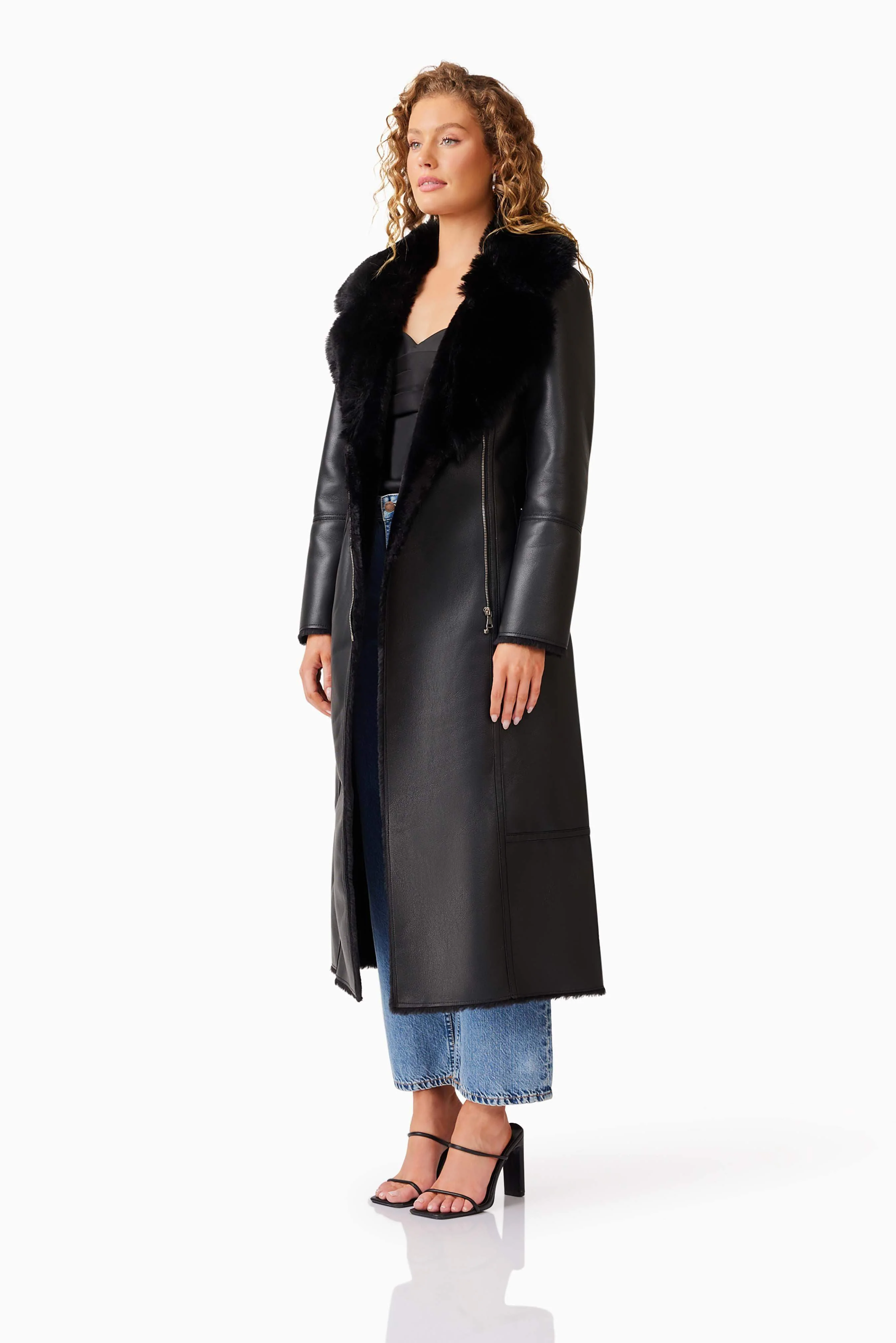 Quebec Coat in Black - Image 3
