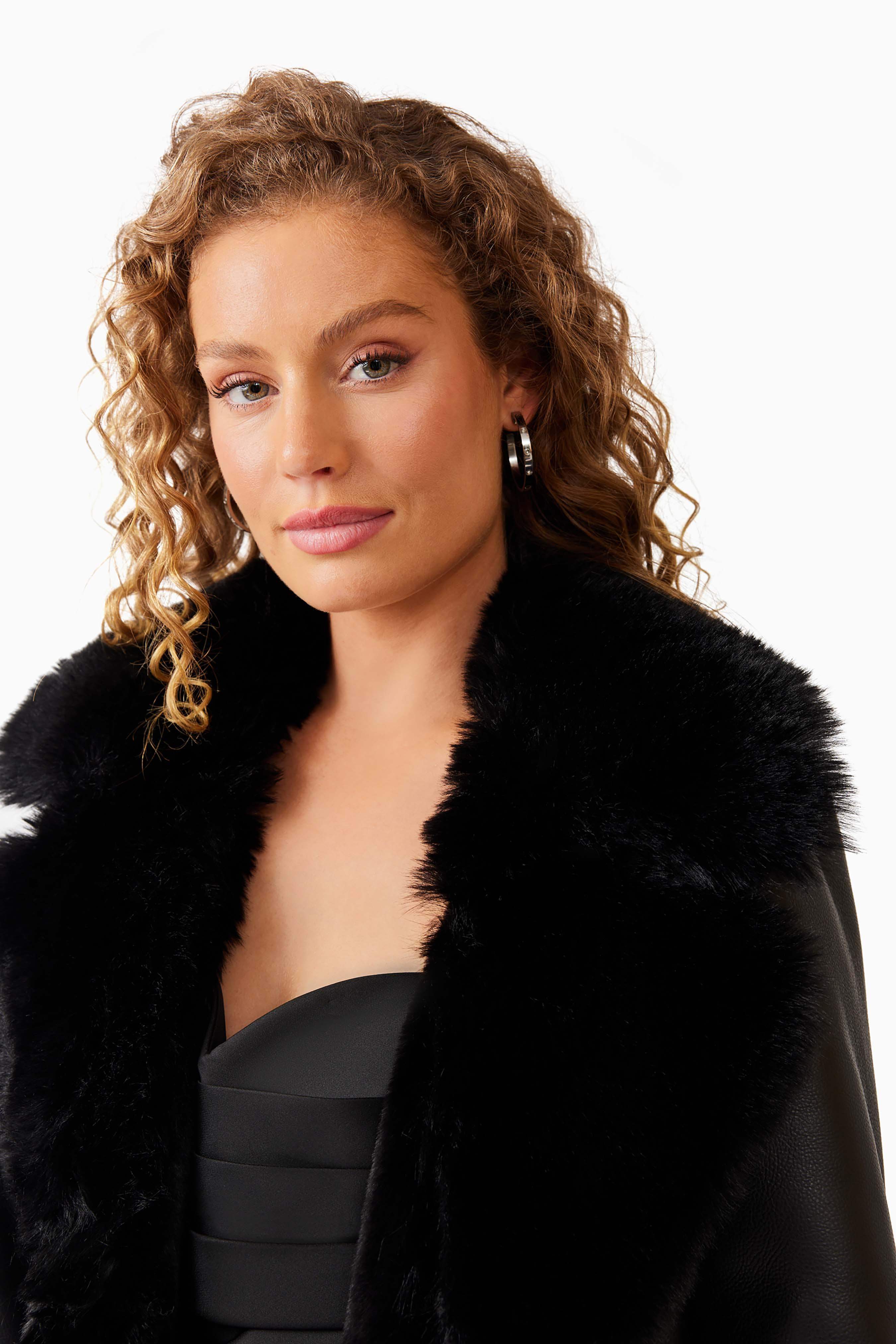 Quebec Coat in Black - Image 6
