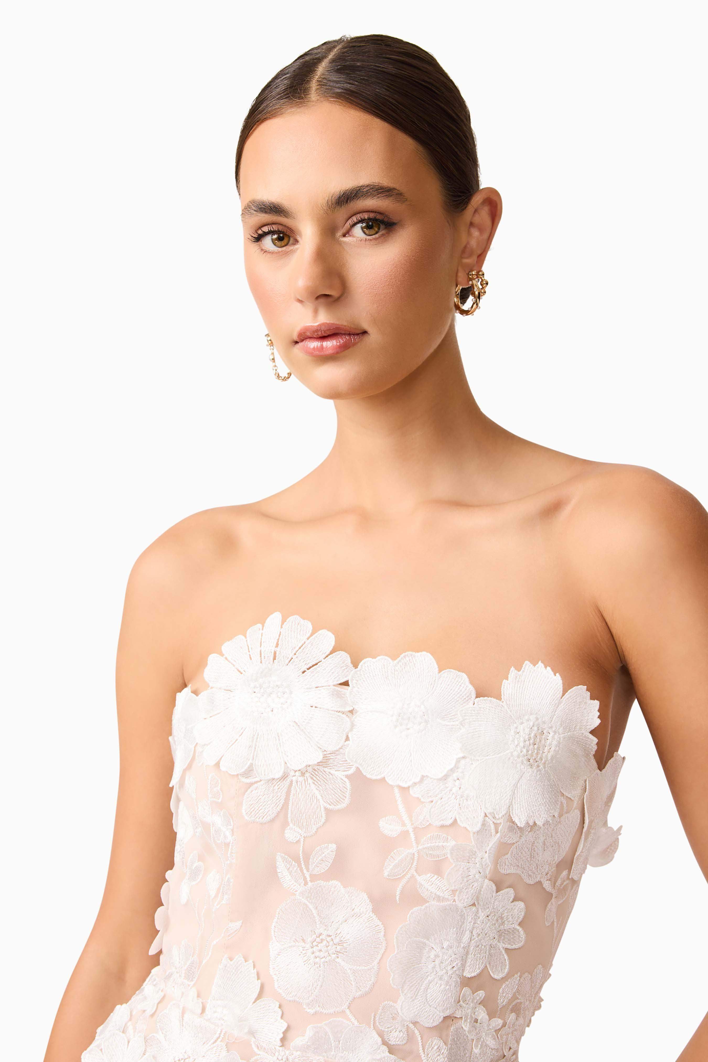 Selene Maxi Tiered 3D Dress in White - Image 7